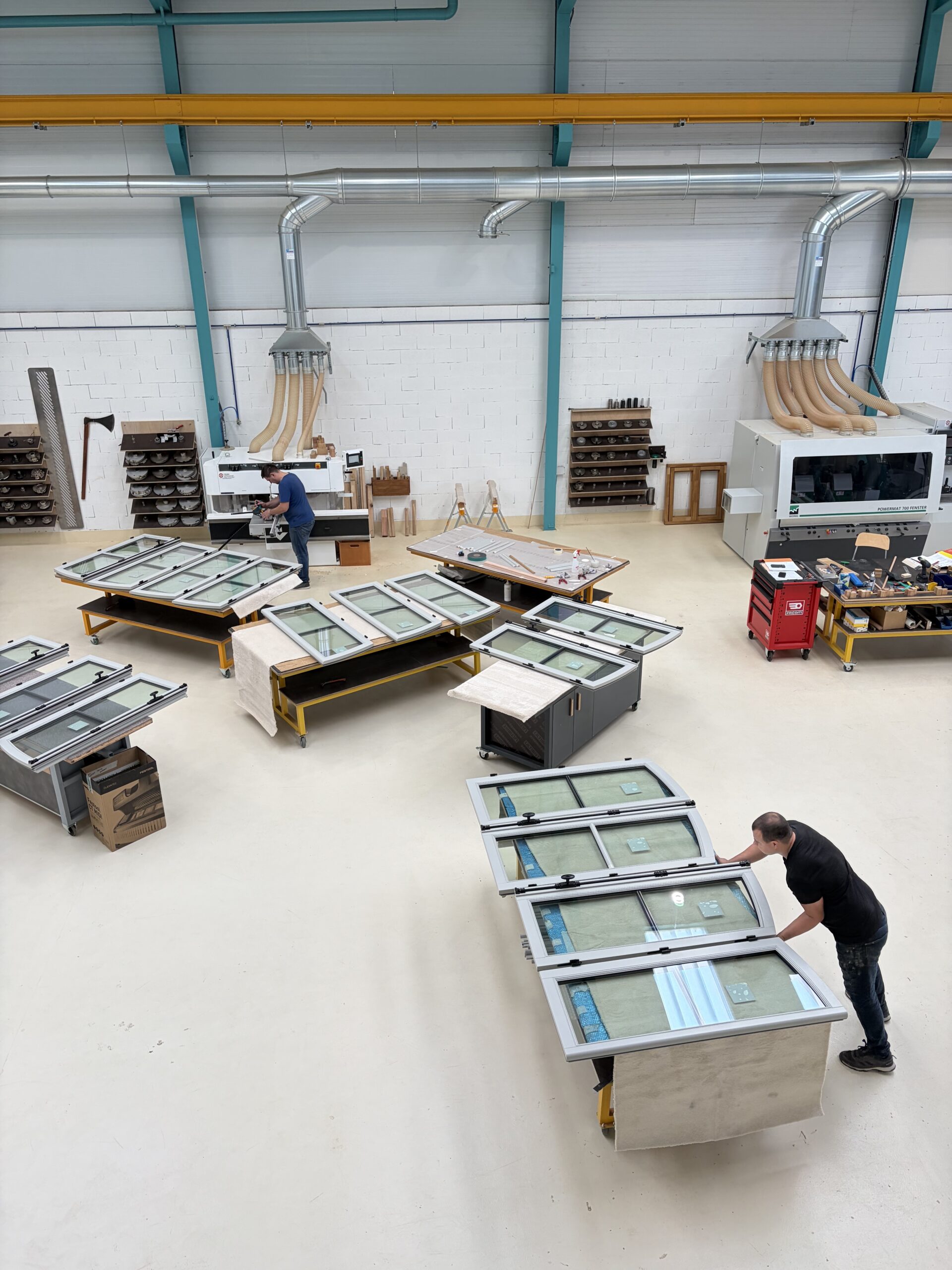Atelier de fabrication de fenêtres bois AX Menuiseries